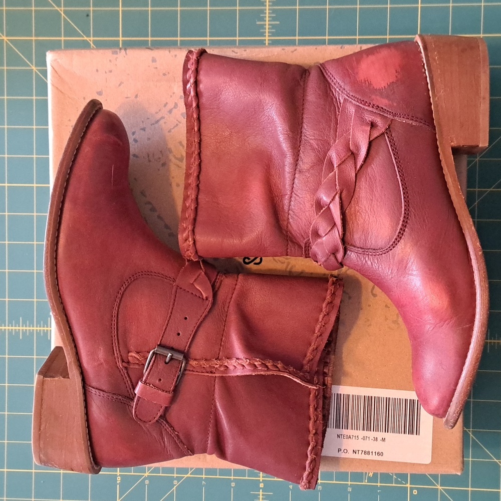 Musse & Cloud Red Leather Distressed Finish Boots
